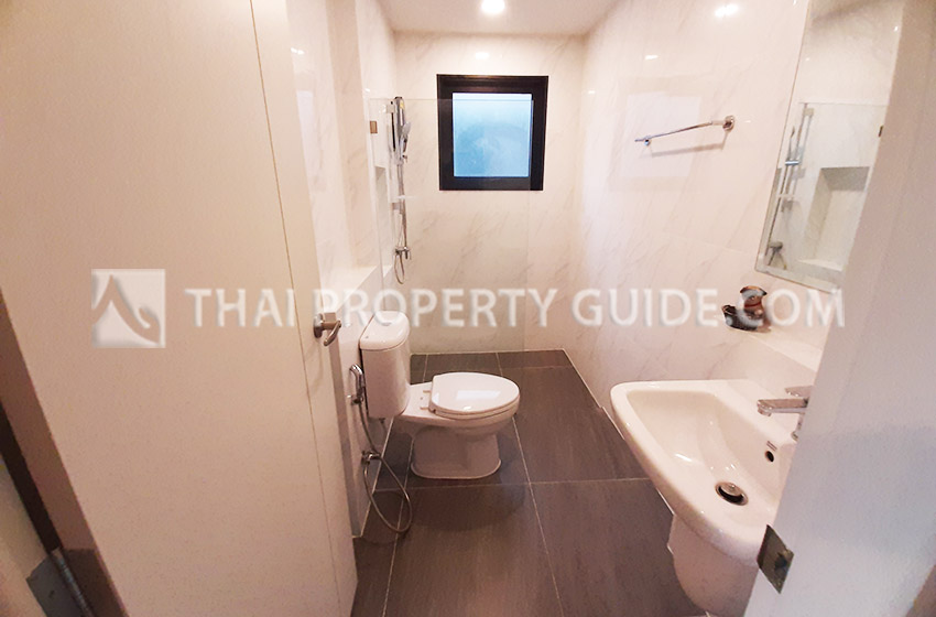 House with Shared Pool in Bangnatrad 